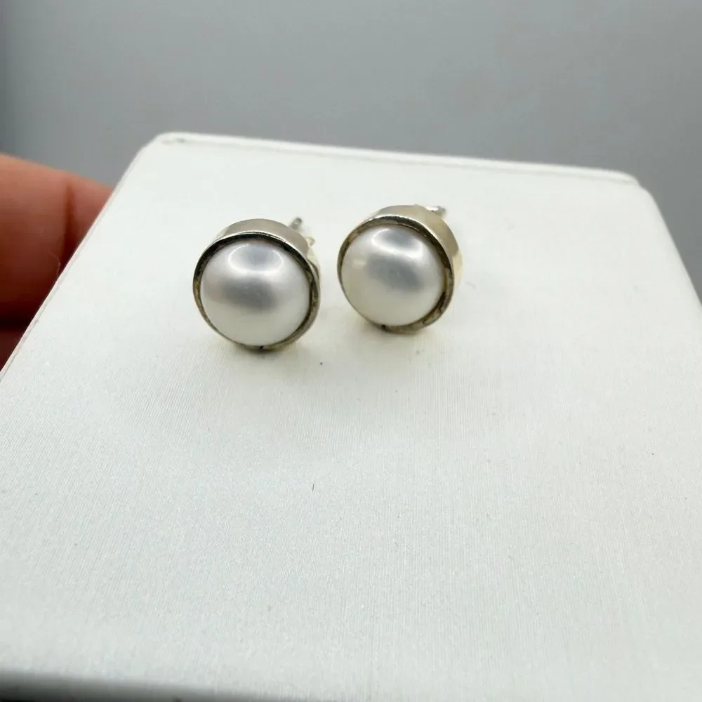 Sterling Silver, 7mm‎ genuine pearl stud earrings!
